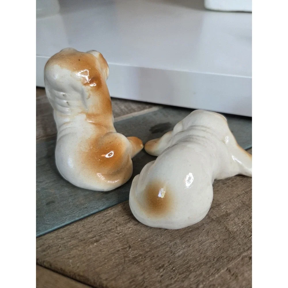 Vintage lot Two Ceramic White brown bloodhound hound dog Puppy Beagle Figurine‎